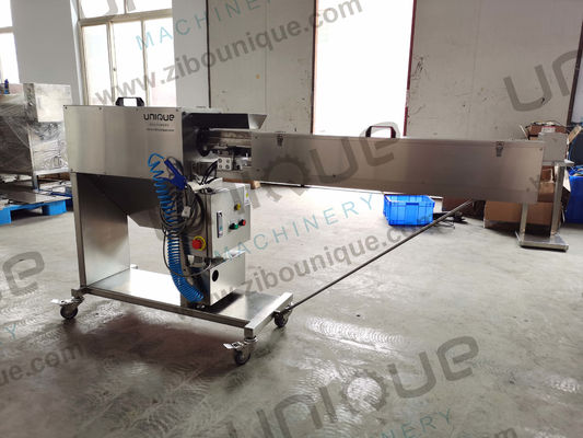 Máquina de procesamiento de zanahorias para pelar con precisión la piel de la zanahoria 1930*500*1050 mm